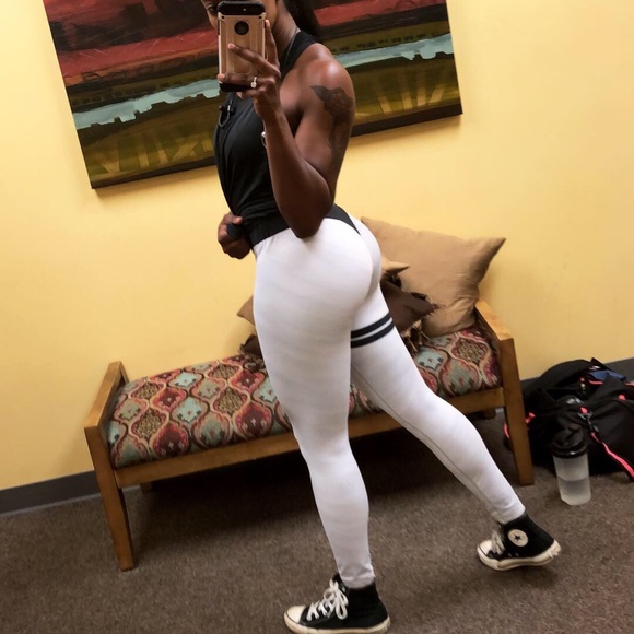 SOLD🚫 Aim’n white and black leggings - Picture 4 of 5